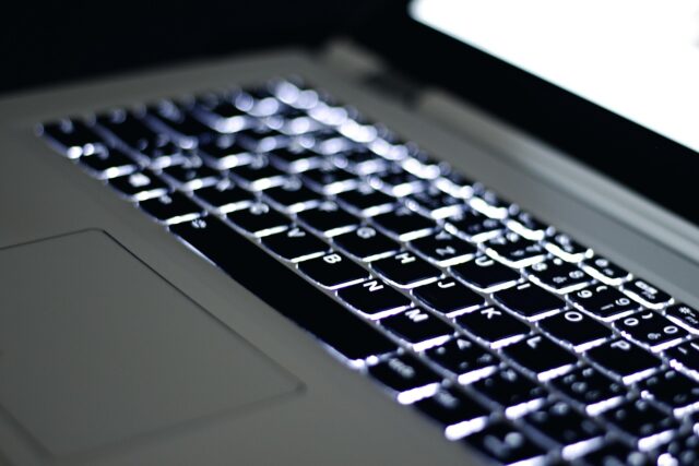 stocksnap-laptop-2567797_1280